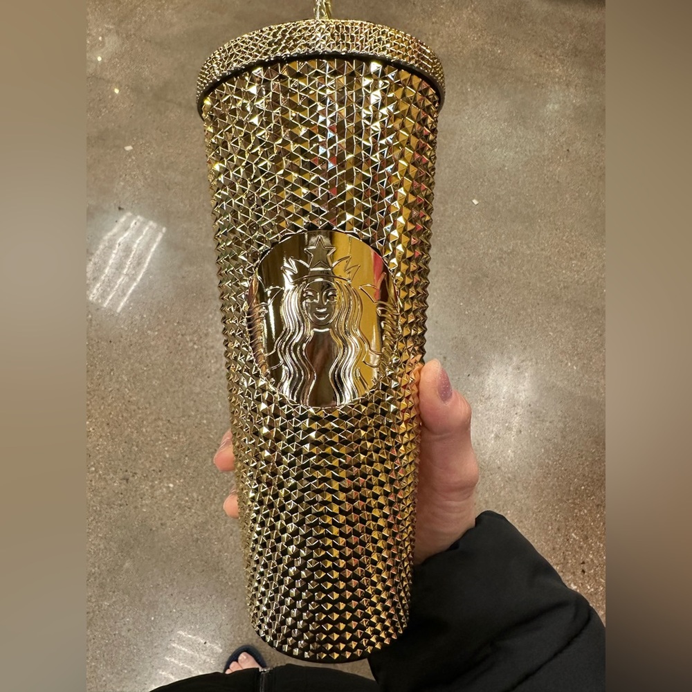 Starbuck Holiday Cup 2022